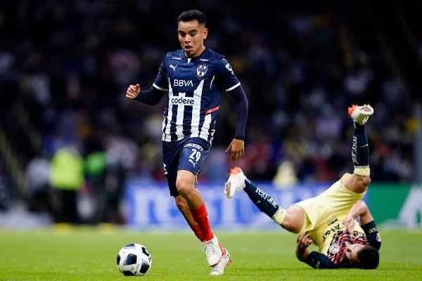 Charly Rodríguez en acción con Rayados en el Apertura 2021