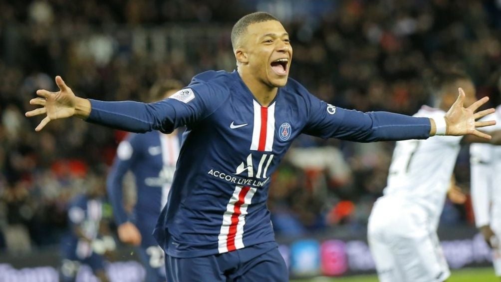 Mbappé en un partido con el PSG