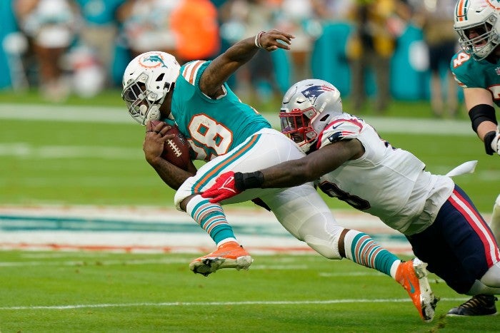 Duke Johnson es tacleado