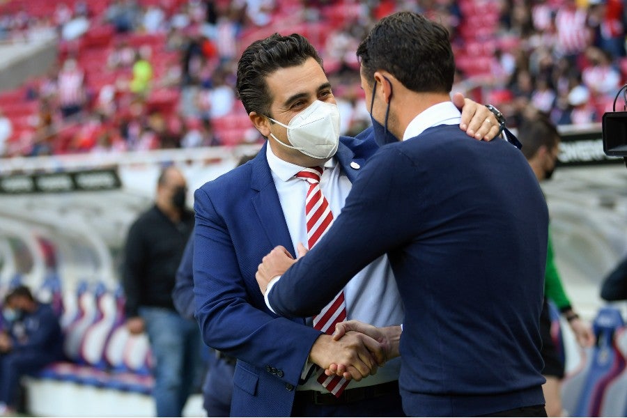 Leaño saludando a Beñat San José