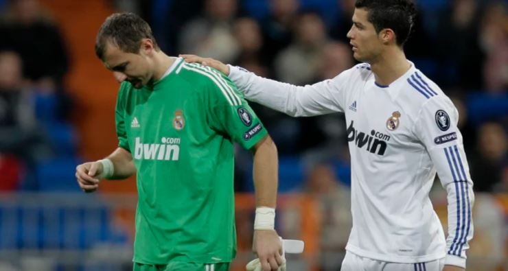 Jerzy Dudek y Cristiano Ronaldo con Real Madrid