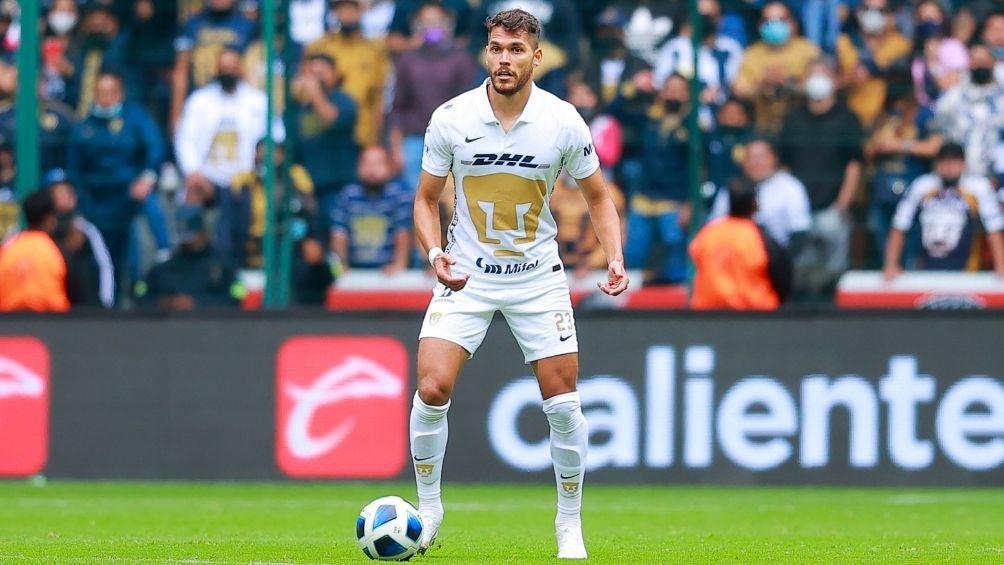 Freire en un partido con Pumas