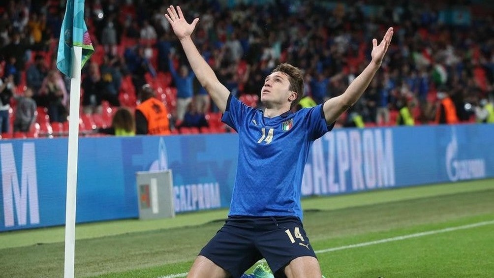 Federico Chiesa celebrando gol con la Selección de Italia