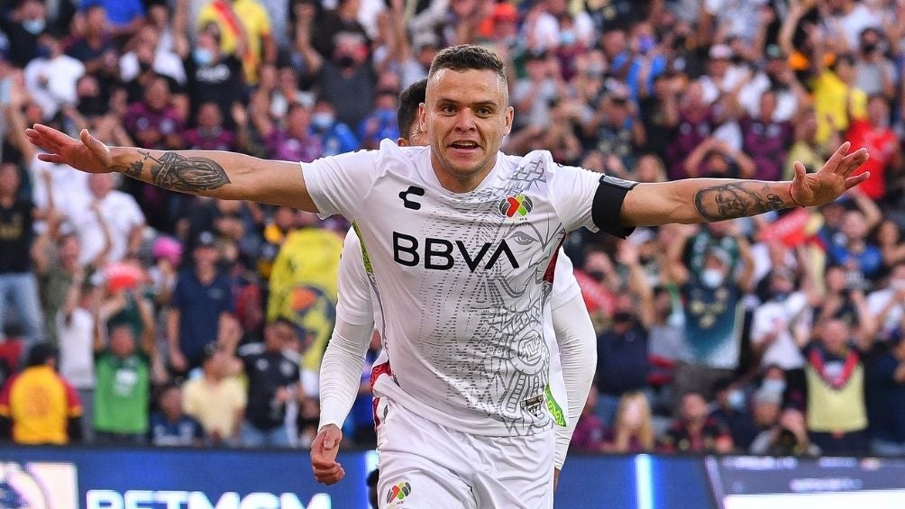 Cabecita en un juego de la Liga MX