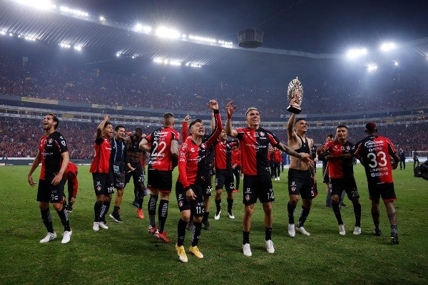 Futbolistas de Atlas celebran 