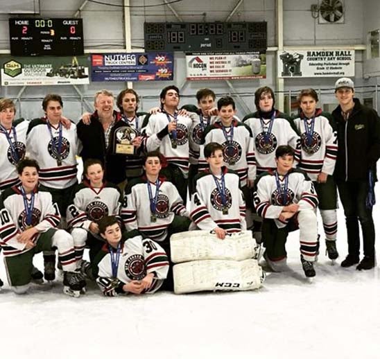 Teddy Balkind jugador de hockey de 16 años para el St. Luke's School