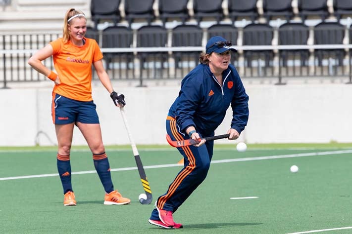 Alyson Annan durante un entrenamiento con Países Bajos 