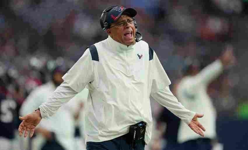 Culley dirigiendo a los Houston Texans 