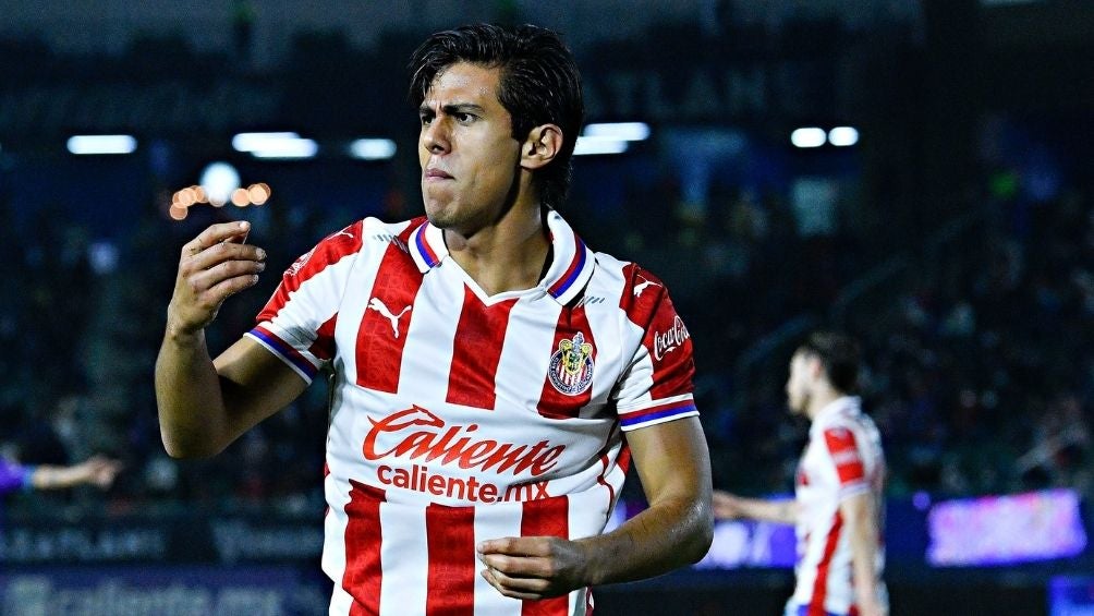 Macías en un partido con Chivas 