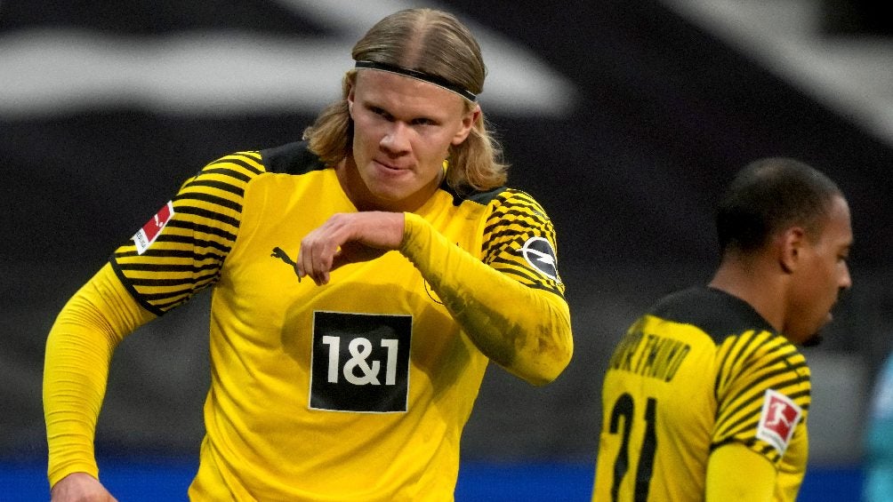 Erling Haaland jugando partido con el BVB en la Bundesliga