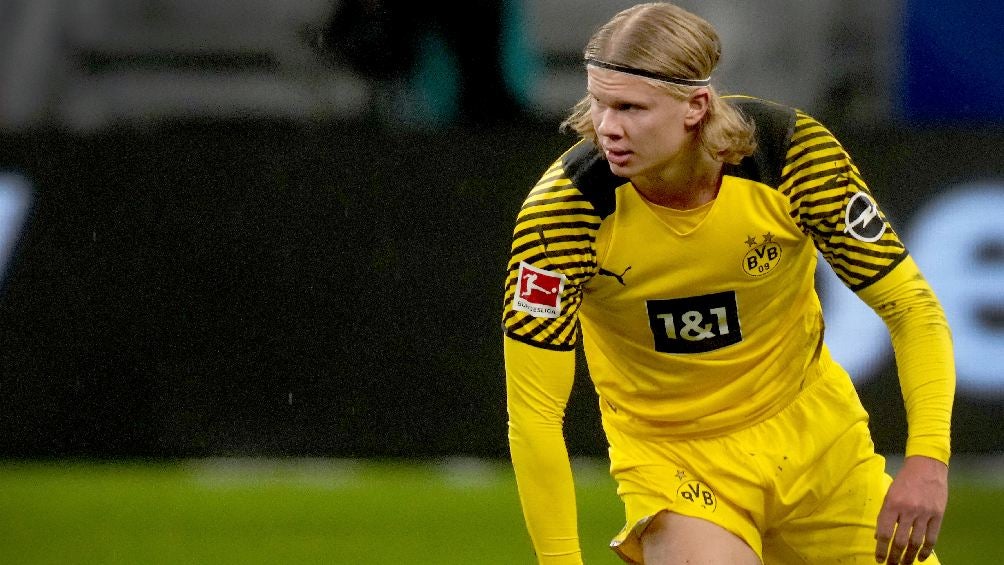 Erling Haaland jugando partido con el BVB en la Bundesliga