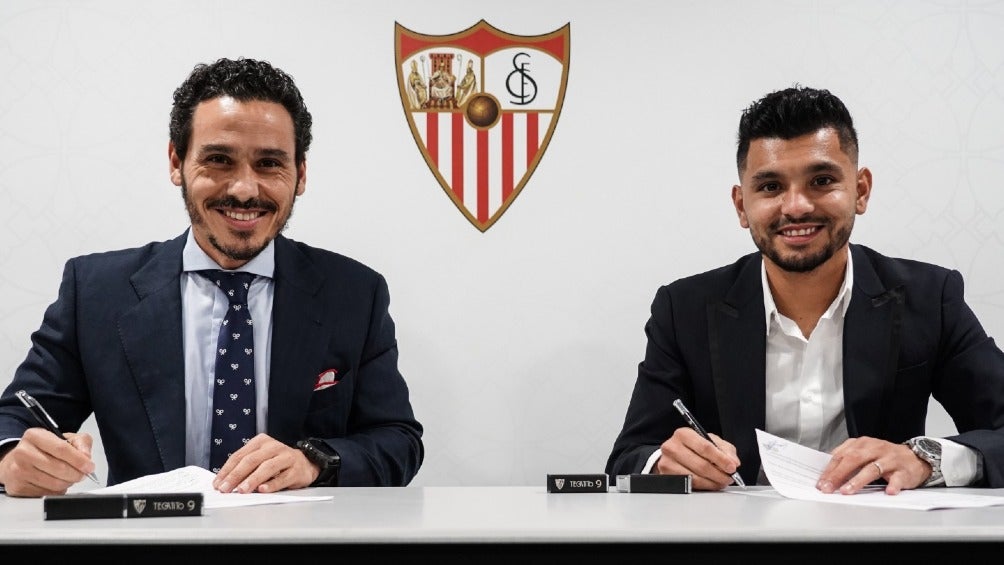 Jesús 'Tecatito' Corona en presentación oficial con el Sevilla