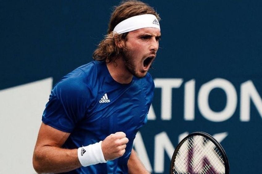 Stéfanos Tsitsipás durante un partido de tenis