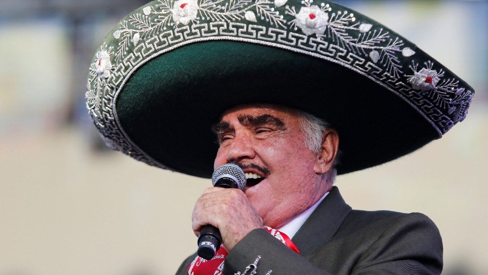 Vicente Fernández dando concierto