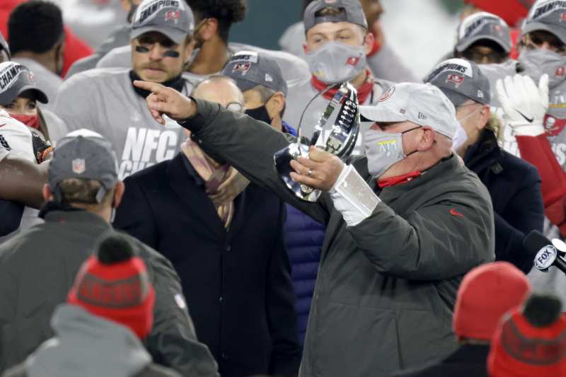 AP Arias celebrando el año pasado