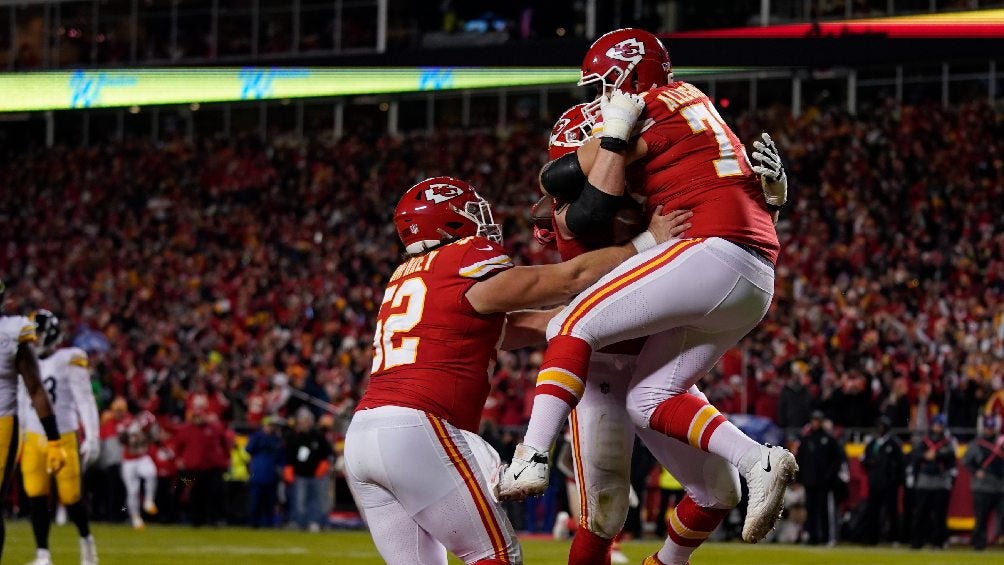 Kansas City Chiefs celebrando anotación vs Steelers