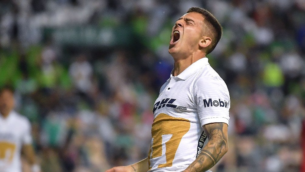 Marco García festejando anotación con Pumas en la Liga MX