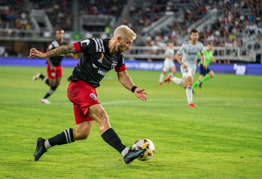 Paul Arriola durante un partido con el DC United