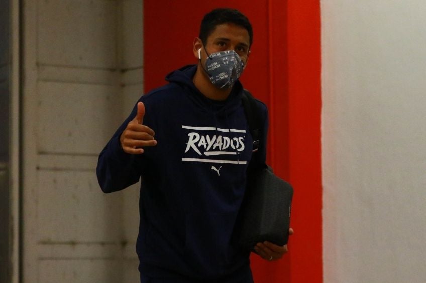 Luis Romo llegando al Estadio Victoria