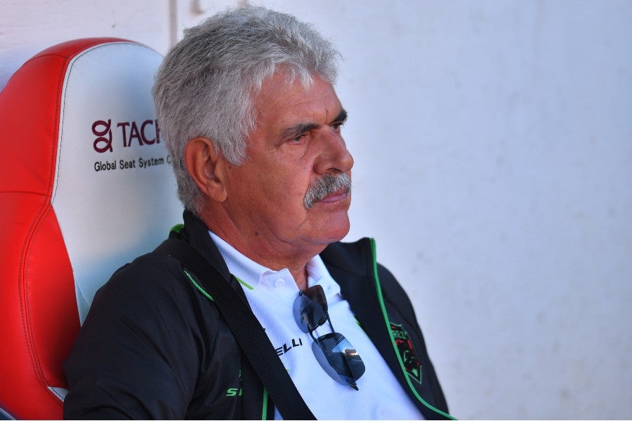 Ferretti observando un partido