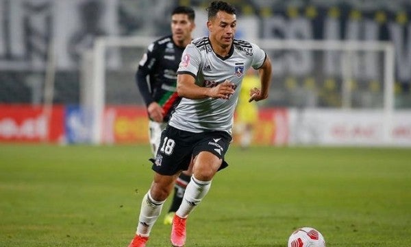 Iván Morales en acción con Colo-Colo