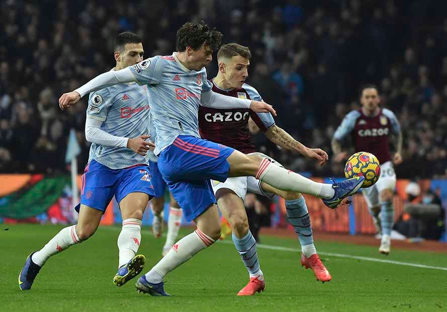 Lindelof en un partido del Manchester United contra el Aston Villa 