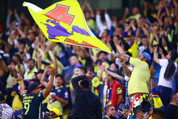 Afición azulcrema en el Azteca