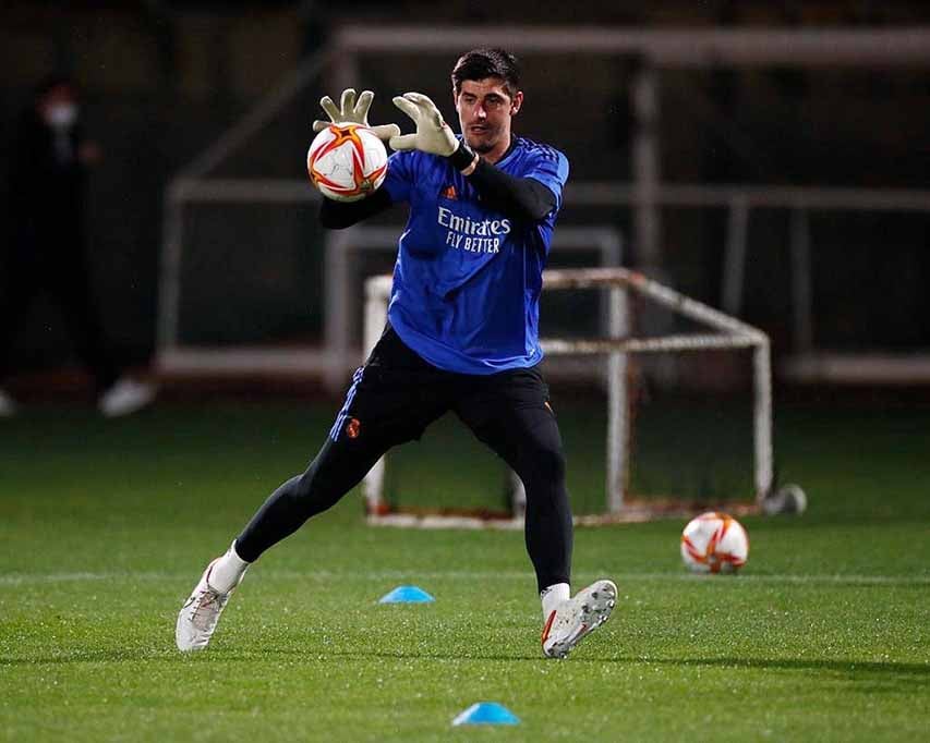 Courtois durante un entrenamiento del Real Madrid