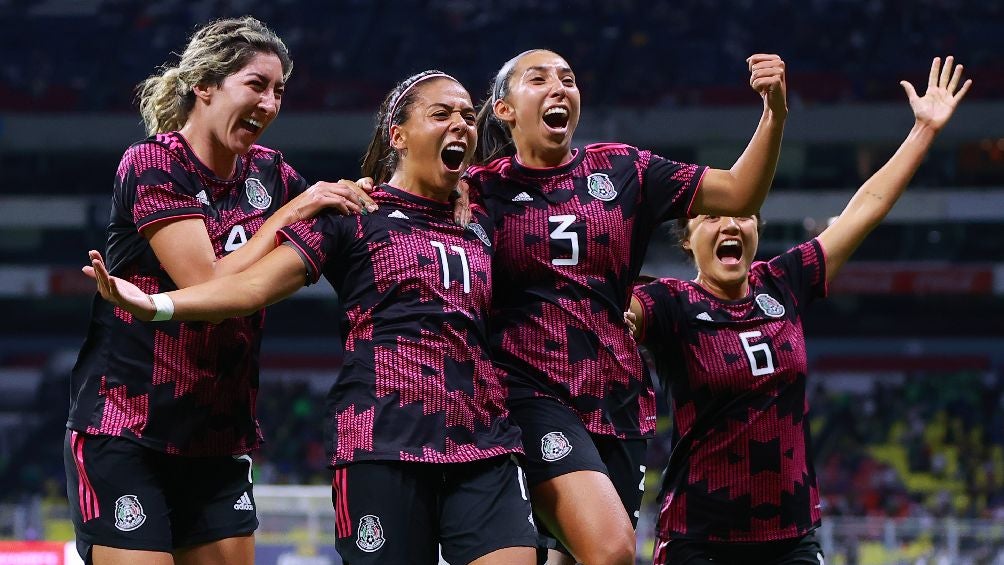 Jugadoras de la Selección Mexicana Femenil celebrando gol