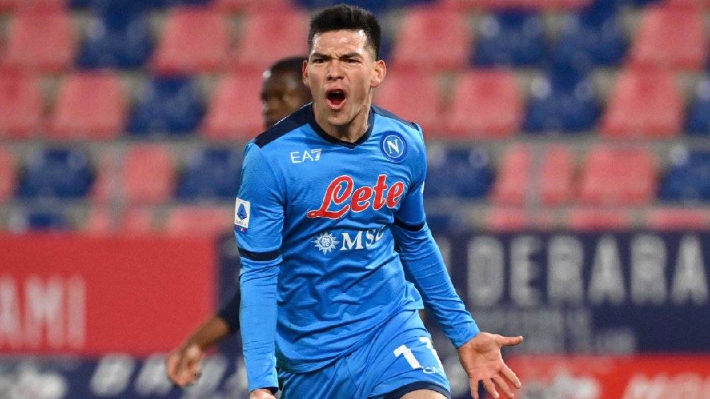 Hirving Lozano festejando gol con el Napoli en la Serie A