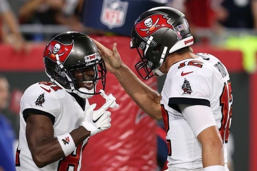 Antonio Brown y Tom Brady en un partido de Tampa Bay