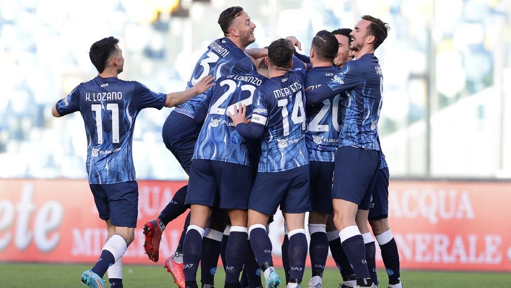 Jugadores del Napoli festejando gol ante Salernitana en la Serie A