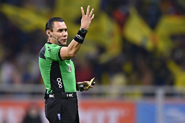 Marco Antonio Ortiz durante el América vs Atlas