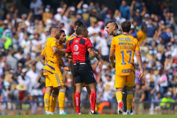 Arbitraje en el Pumas vs Tigres