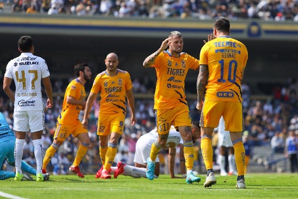 Tigres celebra ante Pumas