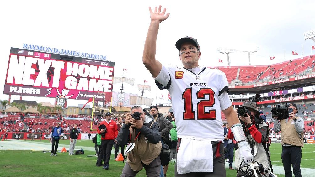 Tom Brady jugando partido de la NFL con Tampa Bay Buccaneers