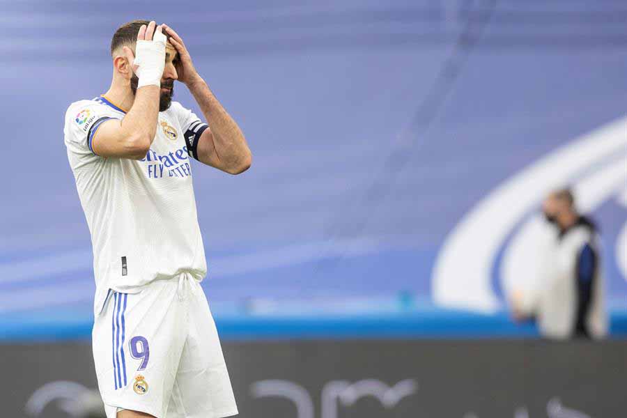 Benzema, falló su primer penal con el Real Madrid ante el Elche 