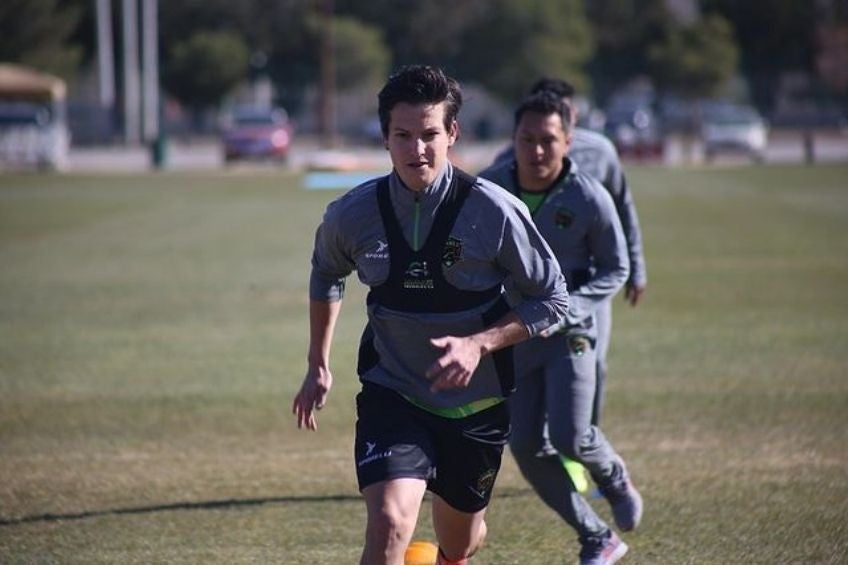 Carlos Fierro entrenando con Juárez