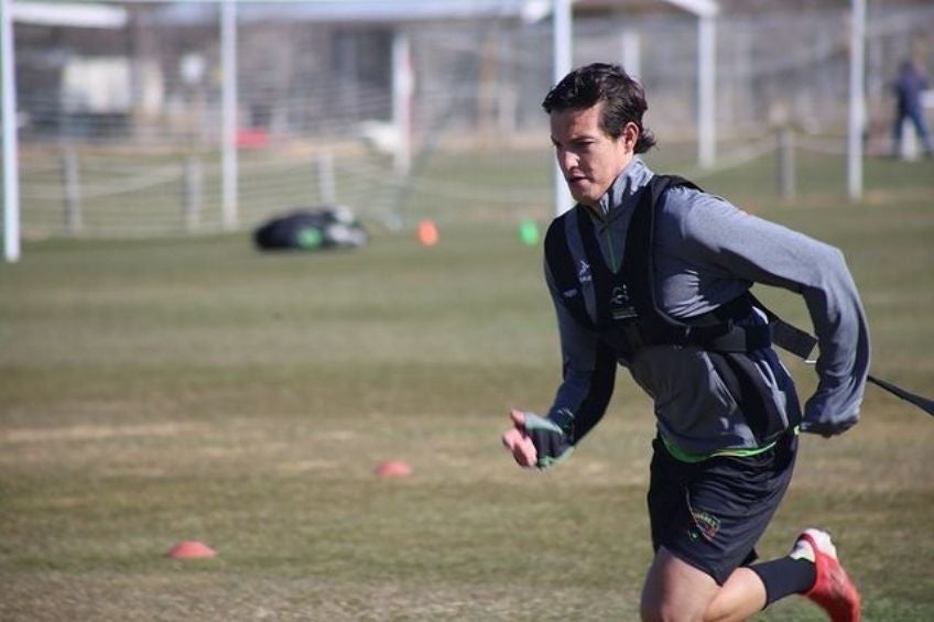 Carlos Fierro entrenando con Juárez