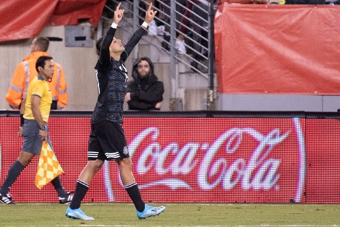 Javier Hernández durante un partido con el Tri