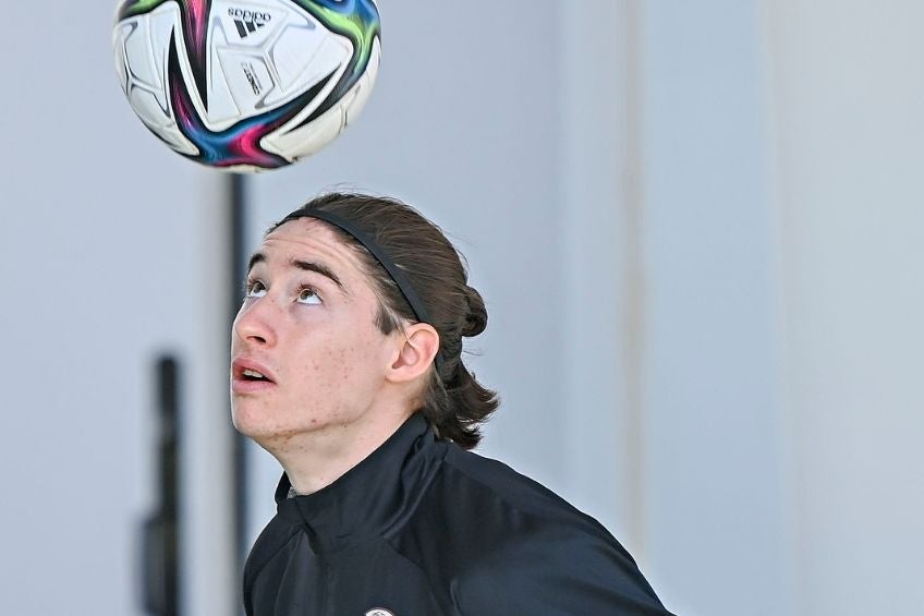 Marcelo Flores entrenando con la Selección Mexicana