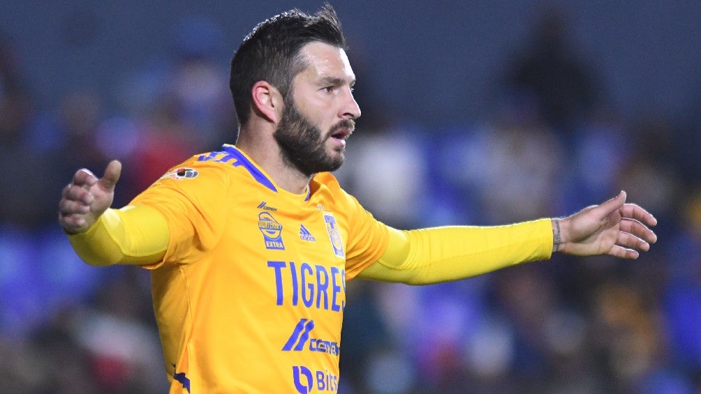 André-Pierre Gignac jugando partido con Tigres en la Liga MX