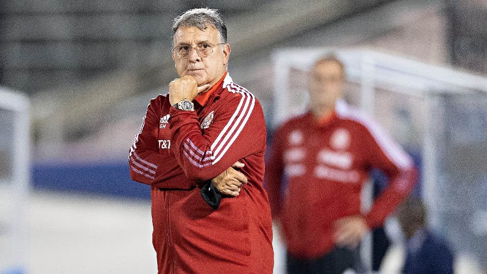 Gerardo 'Tata' Martino dirigiendo a la Selección Mexicana