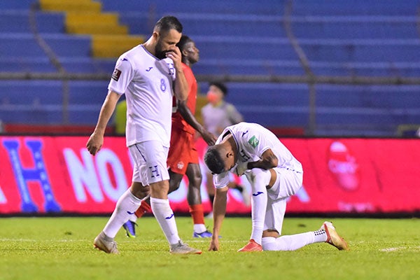 Jugadores de Honduras tras la derrota 