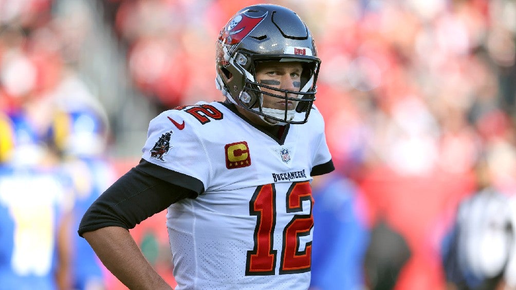 Tom Brady jugando partido de la NFL con Tampa Bay Buccaneers