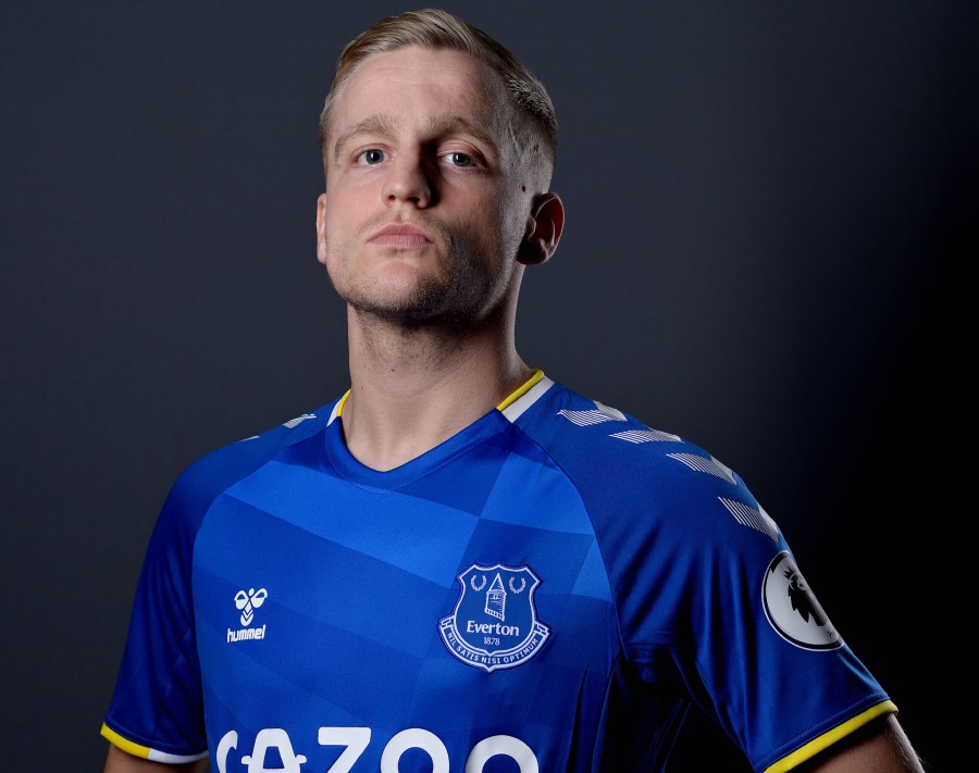 Donny van de Beek es nuevo jugador del Everton