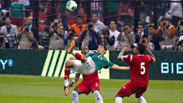 Chilena de Raúl Jiménez contra Panamá en 2014
