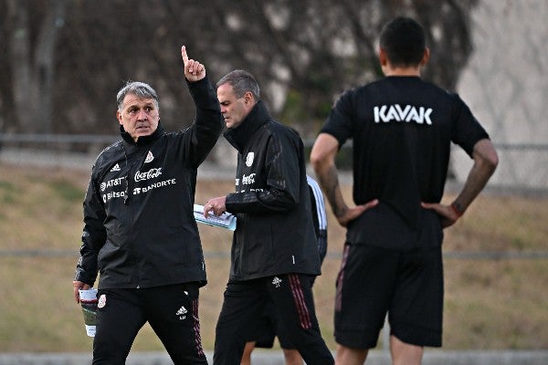 Gerardo 'Tata' Martino durante entrenamiento del Tri