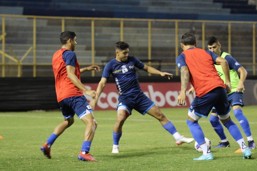 Jugadores de El Salvador durante un entrenamiento