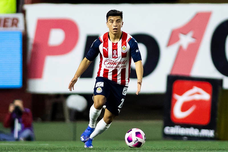 Fernando Beltrán durante un duelo con Chivas 